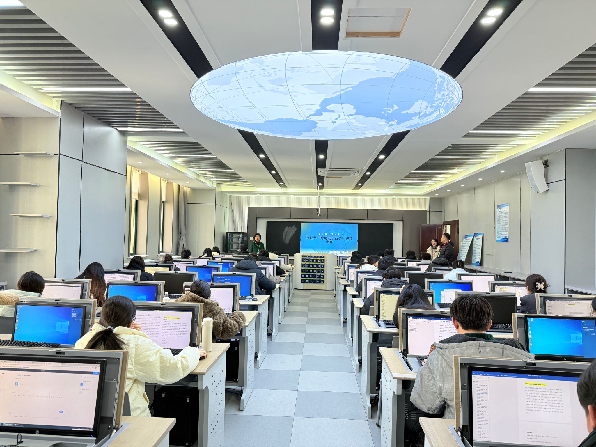 經(jīng)濟(jì)貿(mào)易學(xué)院在2024年學(xué)校技能節(jié)軟件開(kāi)發(fā)賽事中圓滿完成各項(xiàng)比賽